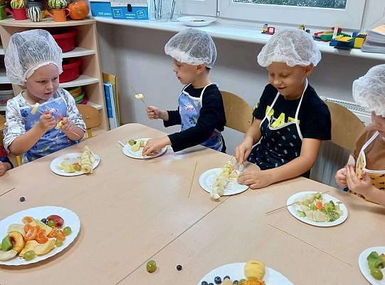 Gr. III Robimy owocowe szaszłyki