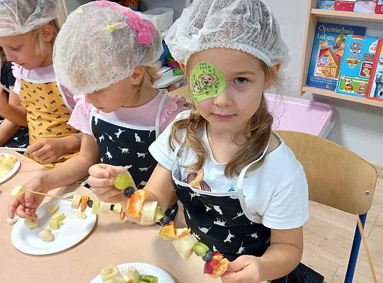 Gr. III Robimy owocowe szaszłyki