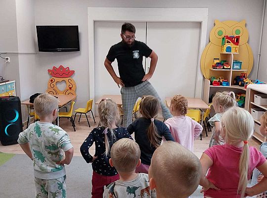 Gr. II Zabawy rytmiczno - taneczne z tatą Ali