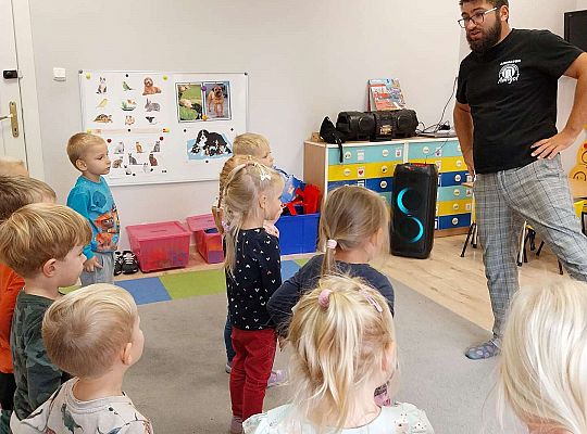 Gr. II Zabawy rytmiczno - taneczne z tatą Ali