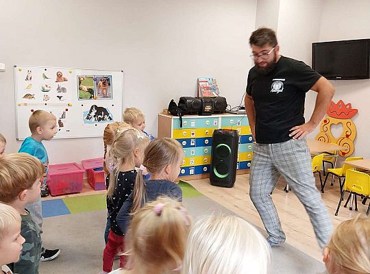 Gr. II Zabawy rytmiczno - taneczne z tatą Ali