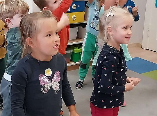 Gr. II Zabawy rytmiczno - taneczne z tatą Ali