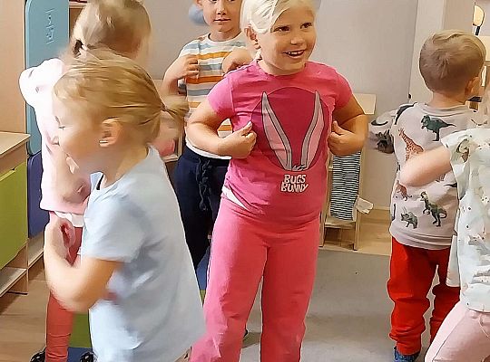 Gr. II Zabawy rytmiczno - taneczne z tatą Ali