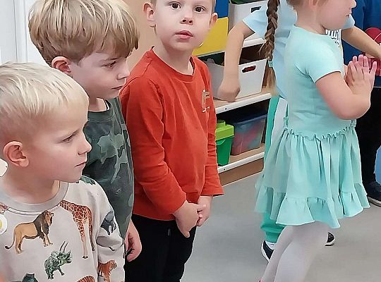 Gr. II Zabawy rytmiczno - taneczne z tatą Ali