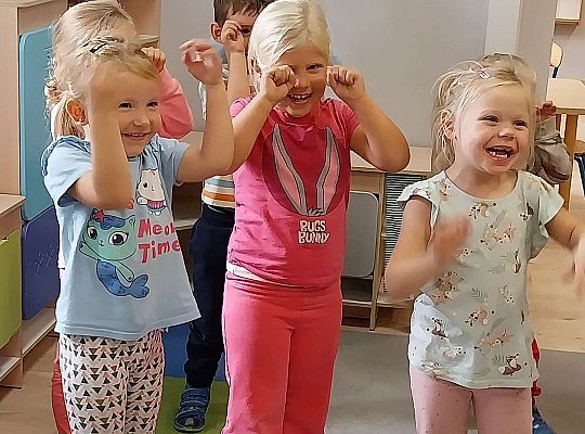 Gr. II Zabawy rytmiczno - taneczne z tatą Ali