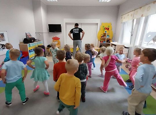 Gr. II Zabawy rytmiczno - taneczne z tatą Ali