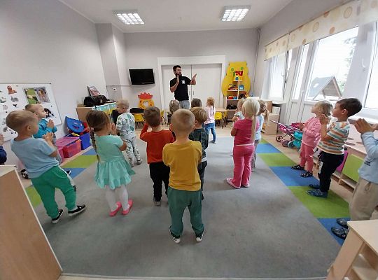 Gr. II Zabawy rytmiczno - taneczne z tatą Ali