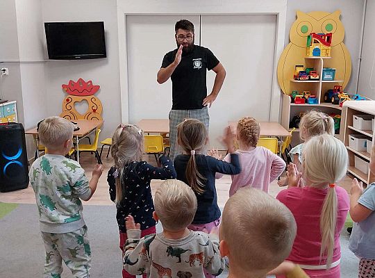 Gr. II Zabawy rytmiczno - taneczne z tatą Ali