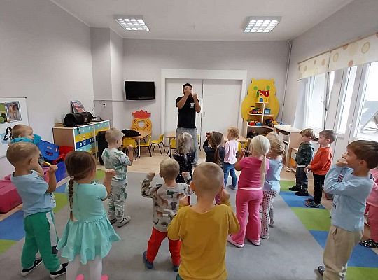 Gr. II Zabawy rytmiczno - taneczne z tatą Ali