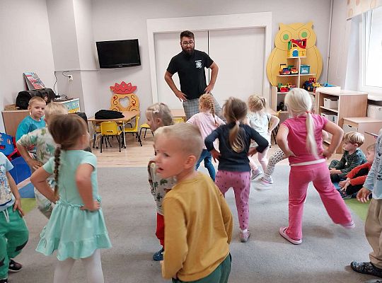 Gr. II Zabawy rytmiczno - taneczne z tatą Ali