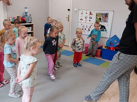 Gr. II Zabawy rytmiczno - taneczne z tatą Ali