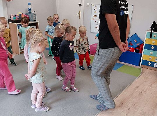 Gr. II Zabawy rytmiczno - taneczne z tatą Ali