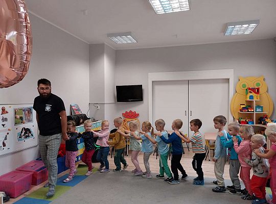 Gr. II Zabawy rytmiczno - taneczne z tatą Ali