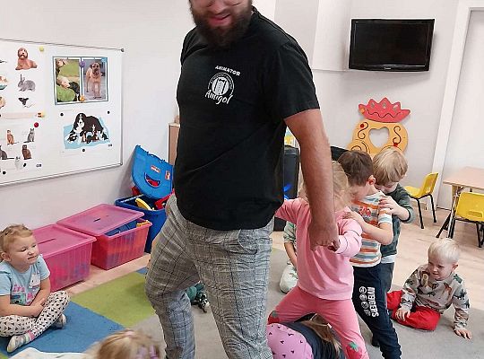 Gr. II Zabawy rytmiczno - taneczne z tatą Ali