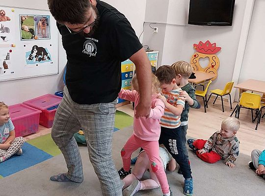 Gr. II Zabawy rytmiczno - taneczne z tatą Ali