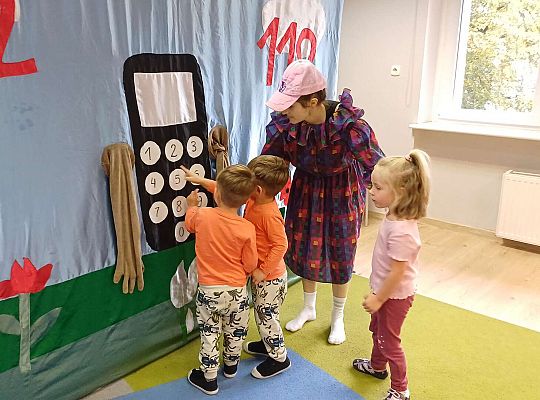 Teatrzyk - "Wybierz numer 112"