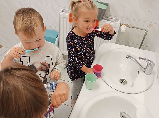 Gr.I Maluchy myją zęby