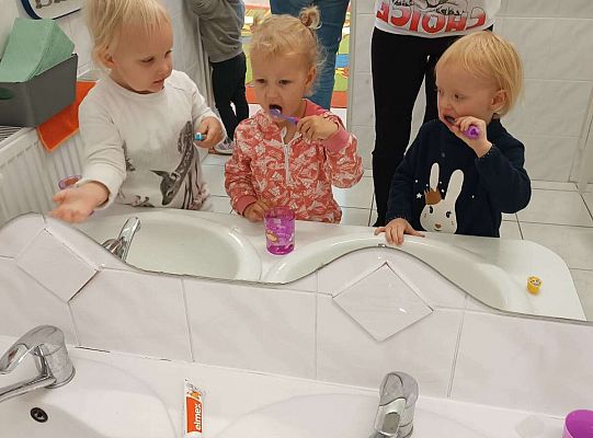 Gr.I Maluchy myją zęby