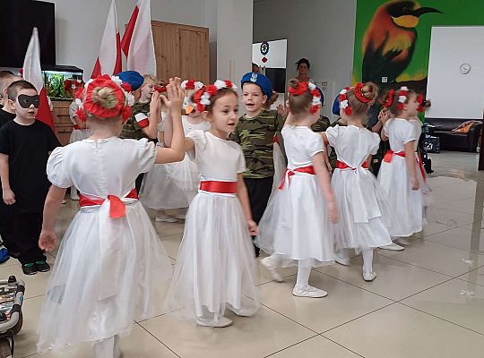 Gr. IV Występ w Domu Seniora "Magnolia" - projekt "Szlachetnie i zdrowo z małpką Iwoną"