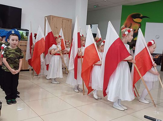 Gr. IV Występ w Domu Seniora "Magnolia" - projekt "Szlachetnie i zdrowo z małpką Iwoną"