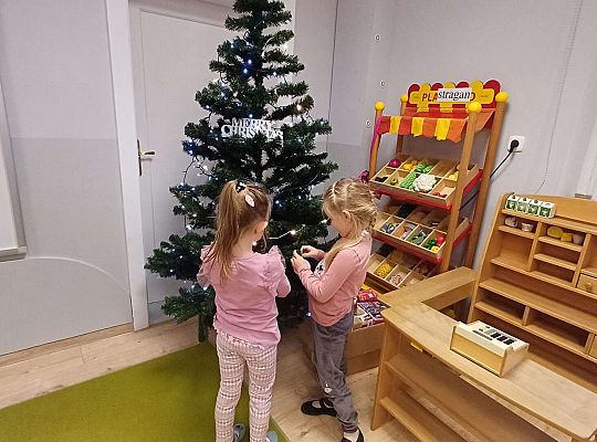 Gr. IV Stroimy choinkę