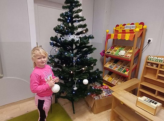 Gr. IV Stroimy choinkę