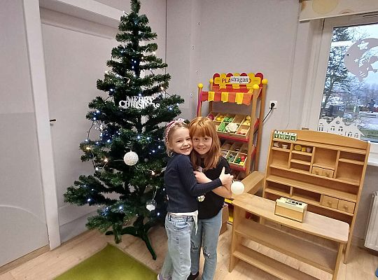 Gr. IV Stroimy choinkę