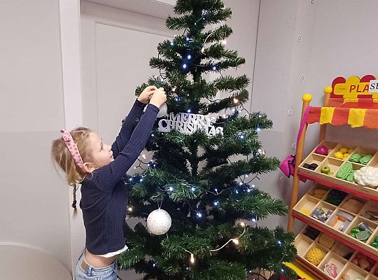 Gr. IV Stroimy choinkę