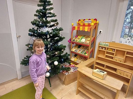 Gr. IV Stroimy choinkę