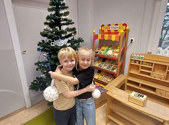 Gr. IV Stroimy choinkę