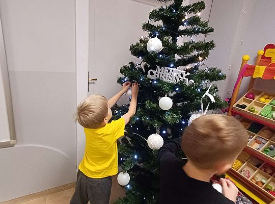 Gr. IV Stroimy choinkę