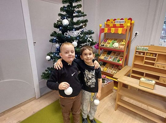 Gr. IV Stroimy choinkę