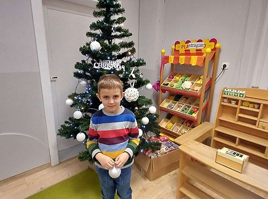 Gr. IV Stroimy choinkę