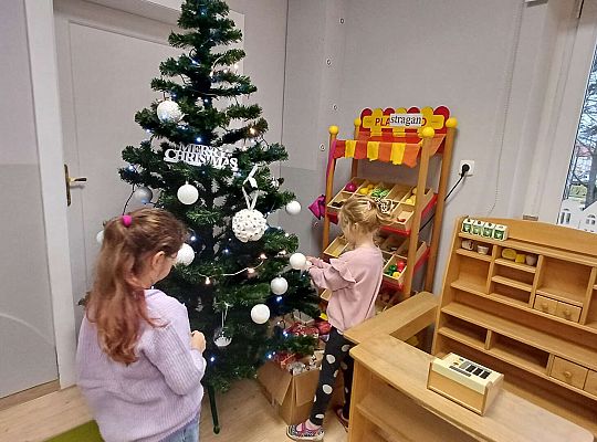 Gr. IV Stroimy choinkę