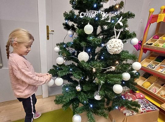 Gr. IV Stroimy choinkę