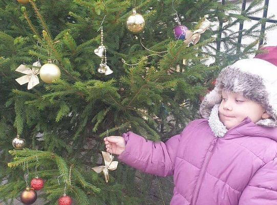 Gr.I Maluchy stroją choinkę