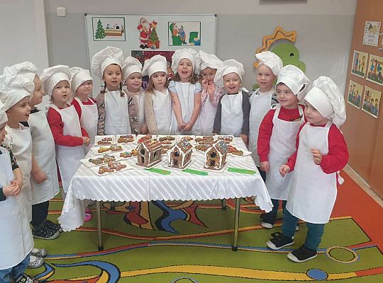 Gr.I Maluchy ozdabiają pierniczki