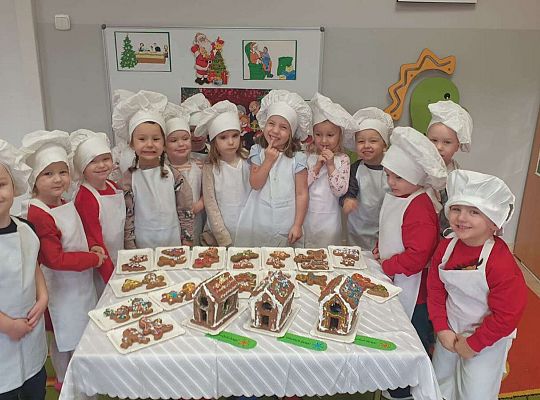 Gr.I Maluchy ozdabiają pierniczki