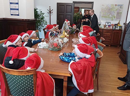 Gr. IV Z życzeniami w Urzędzie Miasta