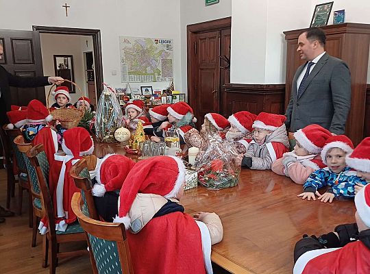 Gr. IV Z życzeniami w Urzędzie Miasta