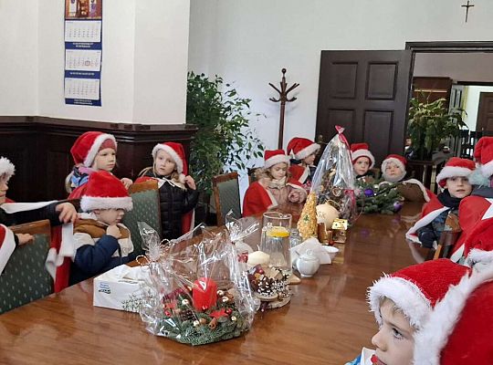 Gr. IV Z życzeniami w Urzędzie Miasta