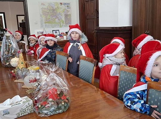 Gr. IV Z życzeniami w Urzędzie Miasta