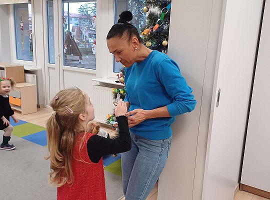 Gr. IV Przy wigilijnym stole ze świątecznymi życzeniami.