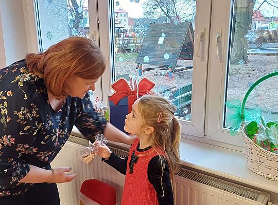 Gr. IV Przy wigilijnym stole ze świątecznymi życzeniami.