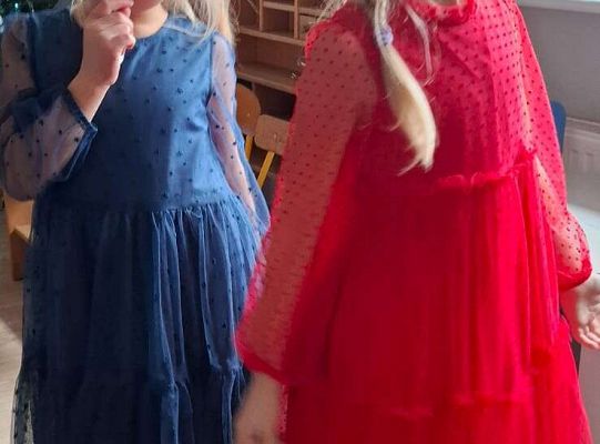 Gr. IV Przy wigilijnym stole ze świątecznymi życzeniami.