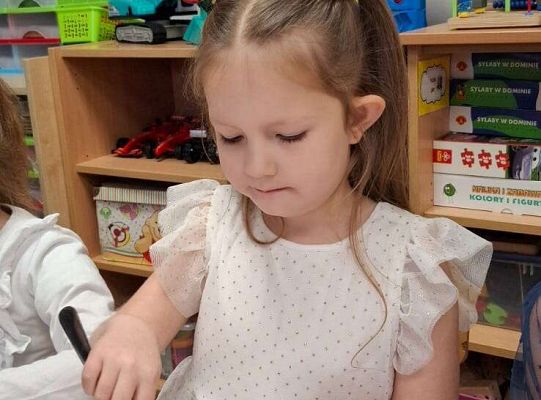 Gr. IV Przy wigilijnym stole ze świątecznymi życzeniami.