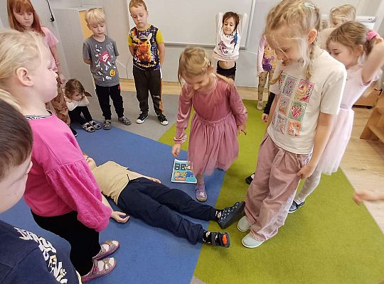 Gr.IV Światowy Dzień Pierwszej Pomocy -projekt "Szlachetnie i zdrowo z małpką Iwoną"