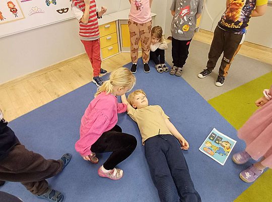 Gr.IV Światowy Dzień Pierwszej Pomocy -projekt "Szlachetnie i zdrowo z małpką Iwoną"