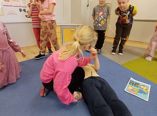 Gr.IV Światowy Dzień Pierwszej Pomocy -projekt "Szlachetnie i zdrowo z małpką Iwoną"