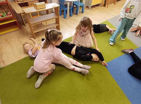 Gr.IV Światowy Dzień Pierwszej Pomocy -projekt "Szlachetnie i zdrowo z małpką Iwoną"